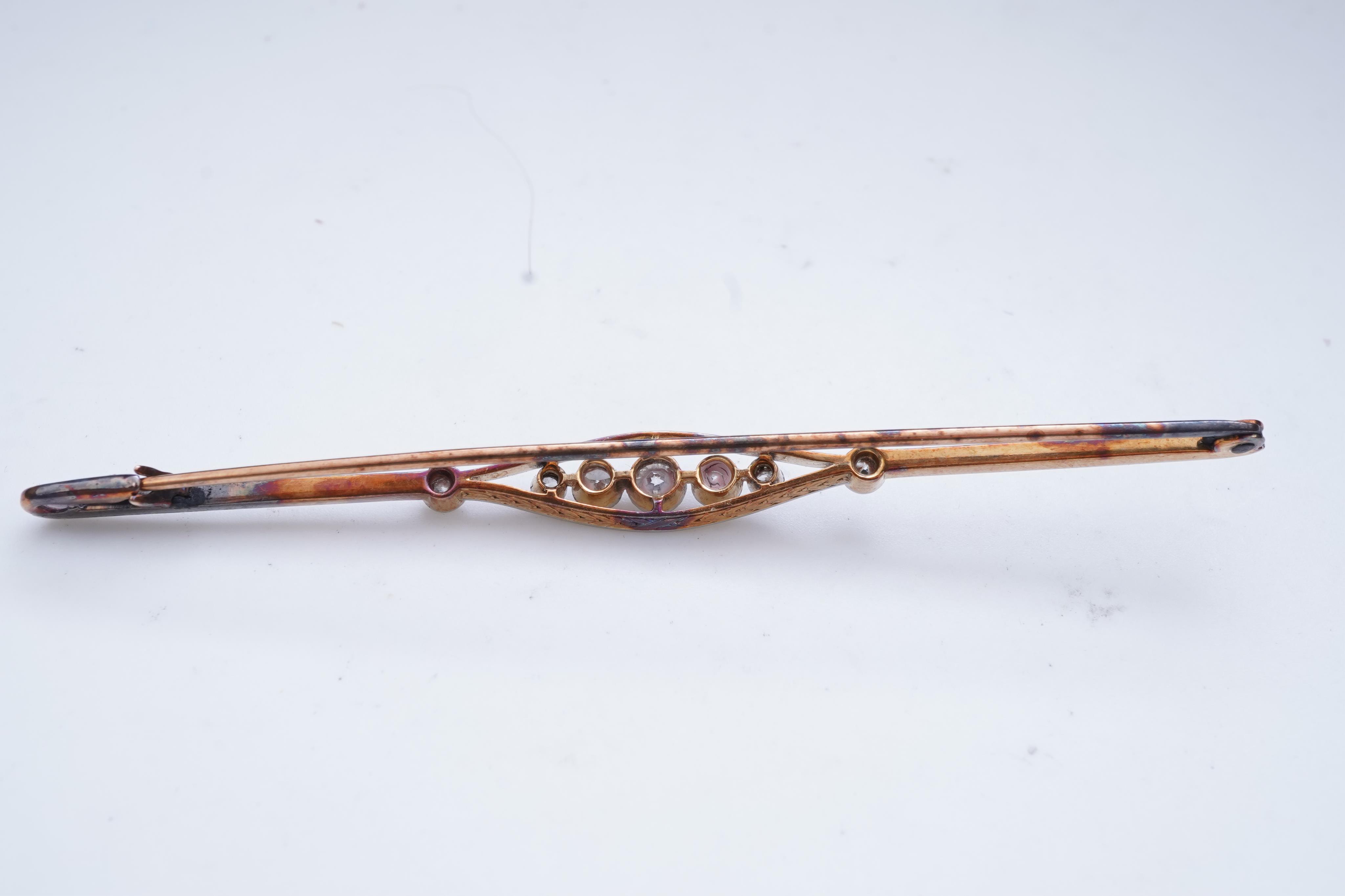 A diamond bar brooch, early 20th century